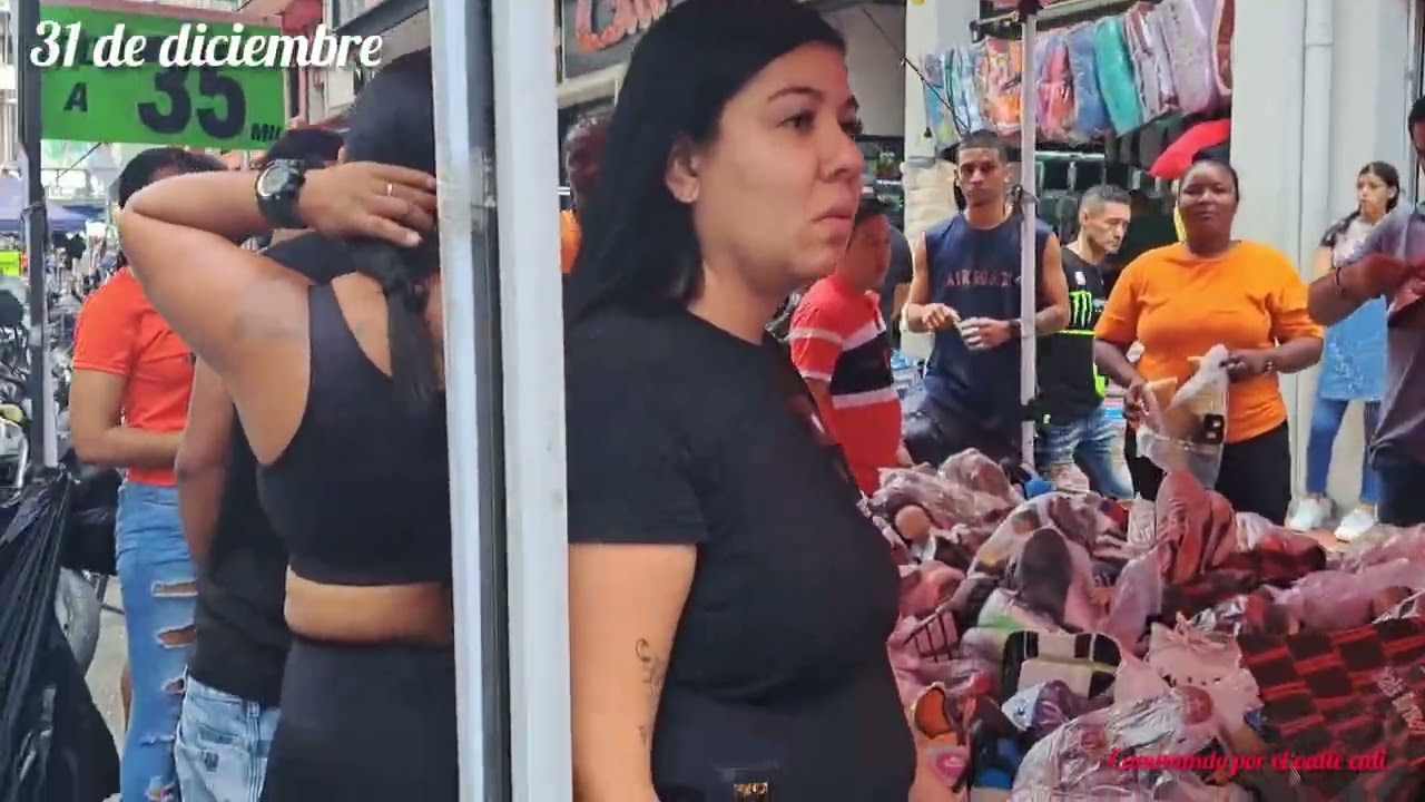 así esta el centro de cali hoy 31 de diciembre al medio día,  las últimas compras  del año
