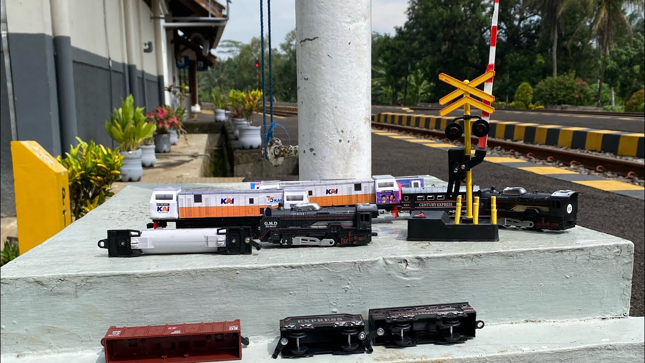 Kereta api melintas!mulung kereta api Indonesia cc206 gerbong eksekutif Di stasiun