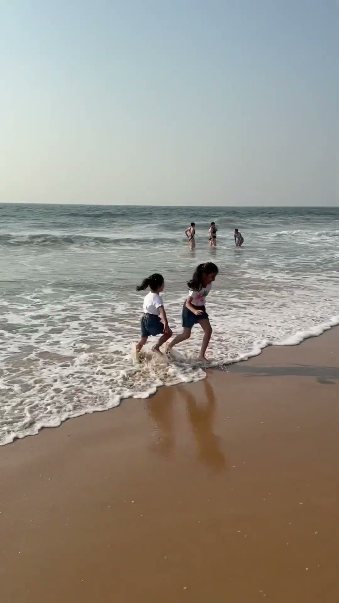Tinku Maahi masti in beach