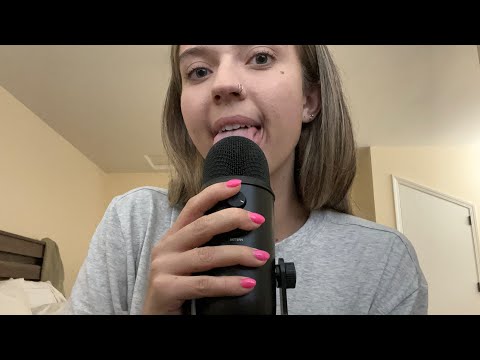 ASMR| SLOW & SENSITIVE MIC LICKlNG/ EATING- SLOW HAND MOVEMENTS RELAXING TRIGGERS