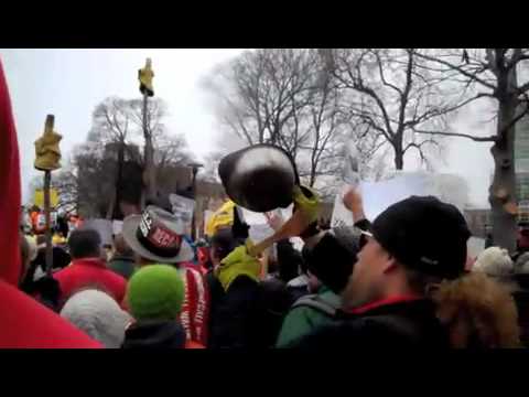 Vicki McKenna speech while leftists make lots of noise Madison tea party