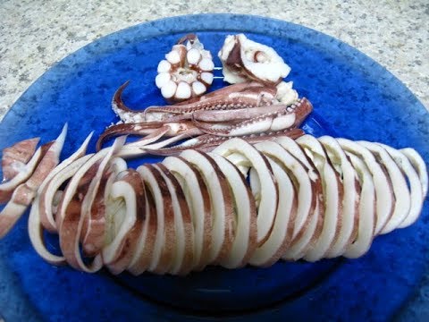 <strong>생물오징어</strong> 데치기 ( Squid blanching )