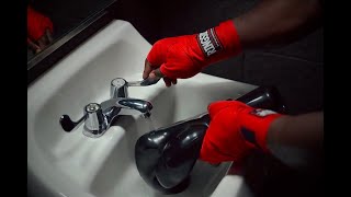 Boxing gloves filled with water? Aqua Boxing Glove