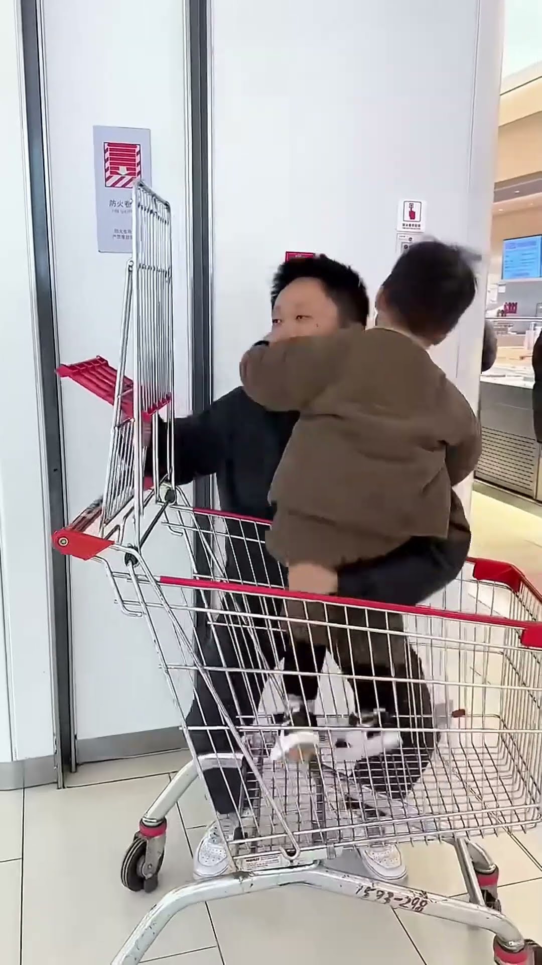 原来购物车可以这样打开的！#Cute baby#Cute#呆萌小米宝#聪明宝宝#萌娃