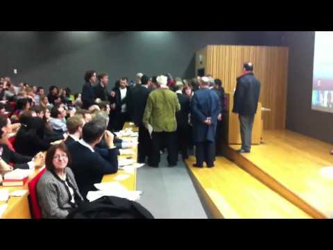 Protesters at Jeremy Hunt event at LSE 12.01.11