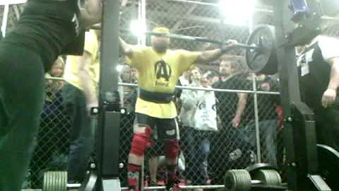 700lb RAW SQUAT Phil Harrington ANIMAL CAGE