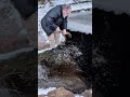 Preparing for spontanous swimming at -7° Spontanes Eisbaden bei - 7°