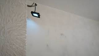 Электрика на кухне (светит светодиодный светильник при отключенной фазе)