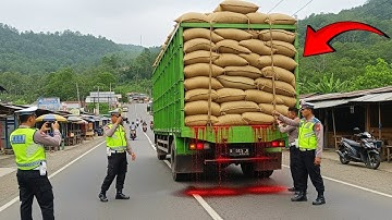 PADANG GEMPAR!! TRUK PEMBAWA BERAS DI SITINJAU LAUIK INI TERNYATA TIDAK MEMBAWA BERAS, MELAINKAN