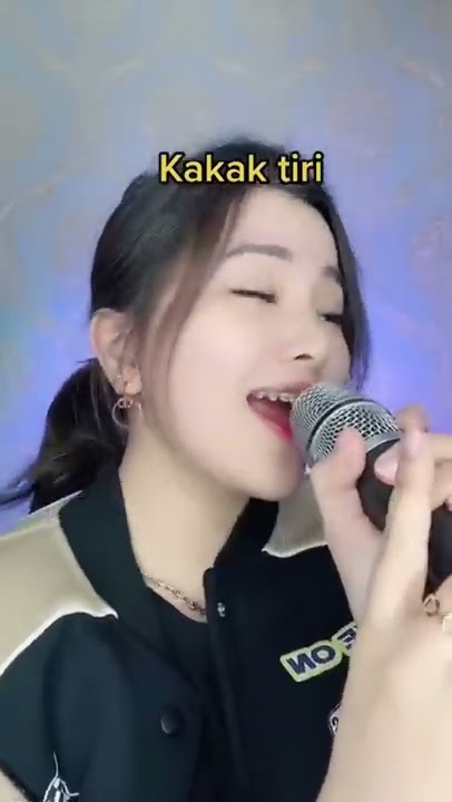 #pov : adik dan kakak tirimu berusaha mengambil perhatian pangeran dengan bernyanyi. #fyp