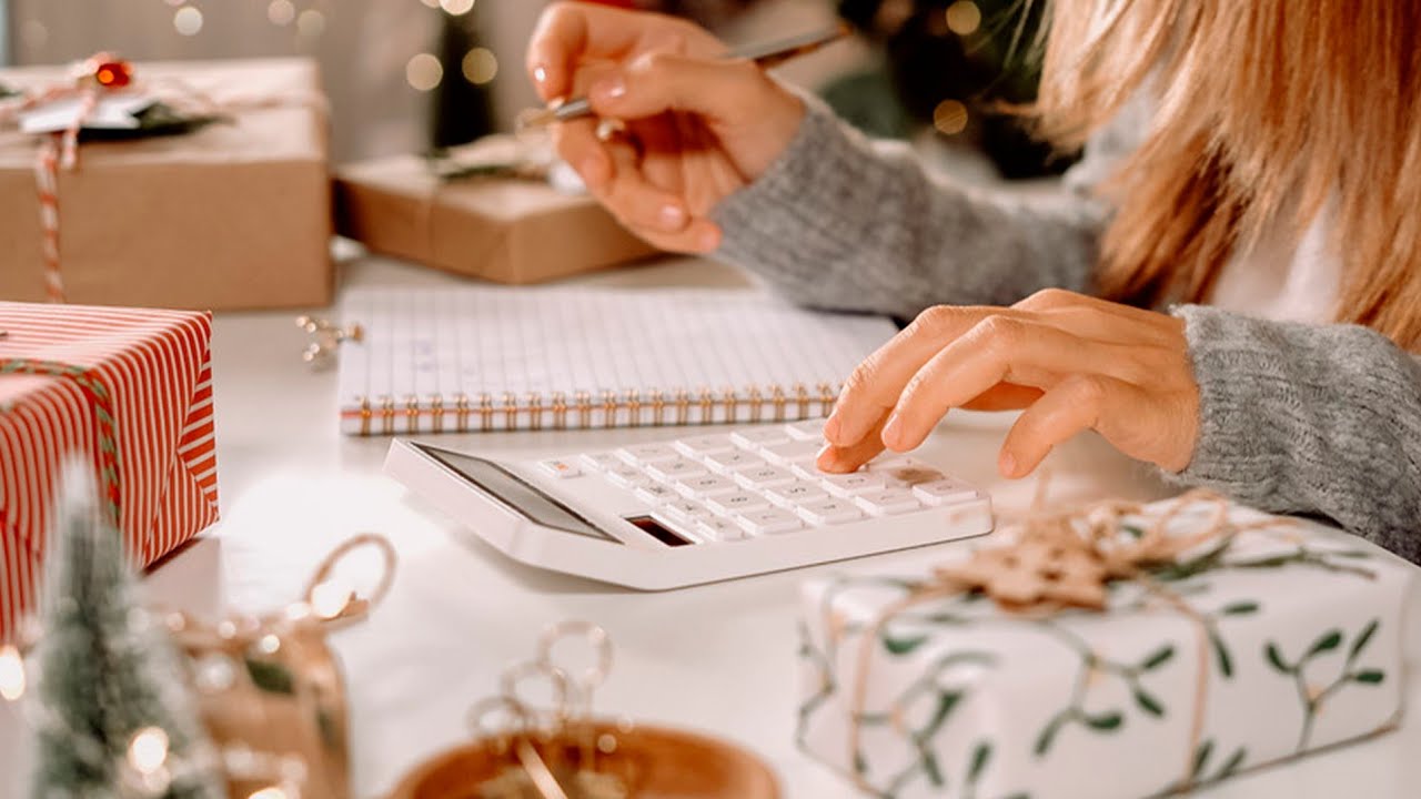 Christmas-shopping-outdoors-presents