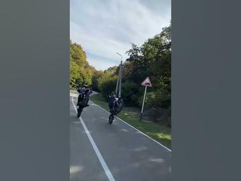 стант на мотоцикле - YouTube
