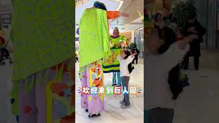 好幸運!女兒一個側手翻被「巨人們」邀請一起表演啦! #頻繁記錄因為生活值得 #記錄真實生活 #騙你生女兒 #只要熱愛哪裡都是舞台