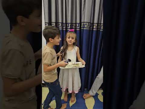 ساعدوني ساعدوني هئ هئ اخدولي اكلاتي