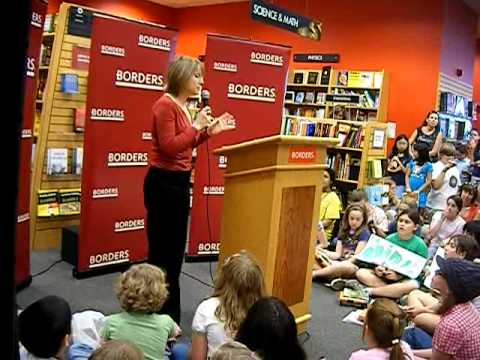 Erin Hunter speaks Border's Fairfax VA