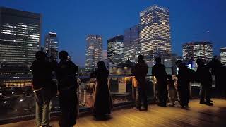 Tokyo night walk🚶Urban Rooftop KITTE Garden🌃Overlooking Tokyo Station and buildings🚉4K