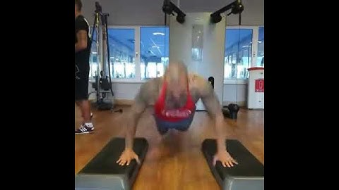 Chest Exercise - Plyometric Pressups