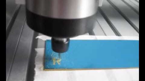 mini desktop cnc router engraves double-color board