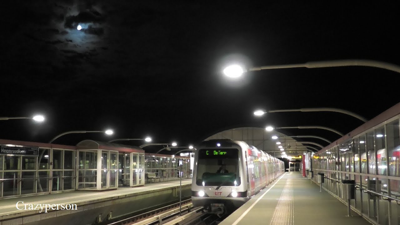 Volle Maan en RET Metro C op Linkerspoor Heemraadlaan