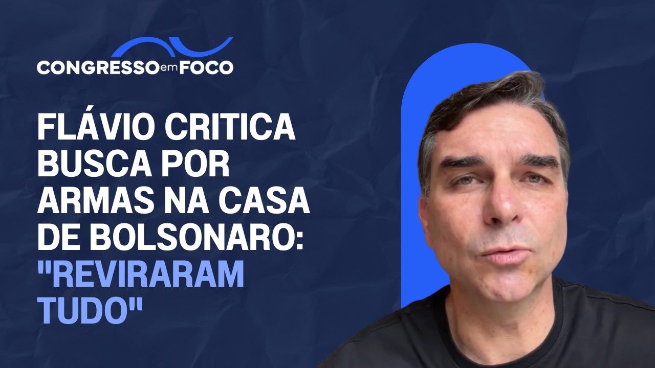 Flávio critica busca por armas na casa de Bolsonaro: "reviraram tudo"