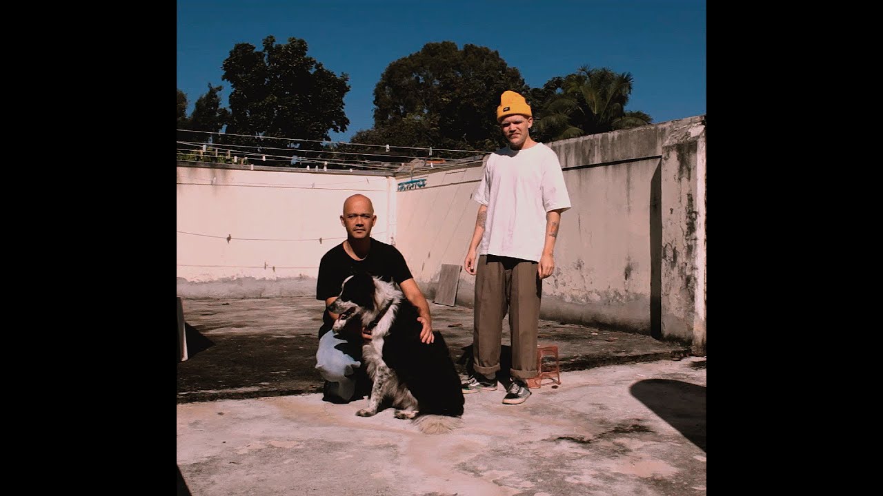 Pedro Bienemann feat. Curumin - Um sinal (Visualizer) adlı videoyu YouTube'da izle Pedro Bienemann feat. Curumin - Um sinal (Visualizer) adlı videoyu YouTube'da izle