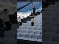 緊張して2階席からキックオフした日本代表