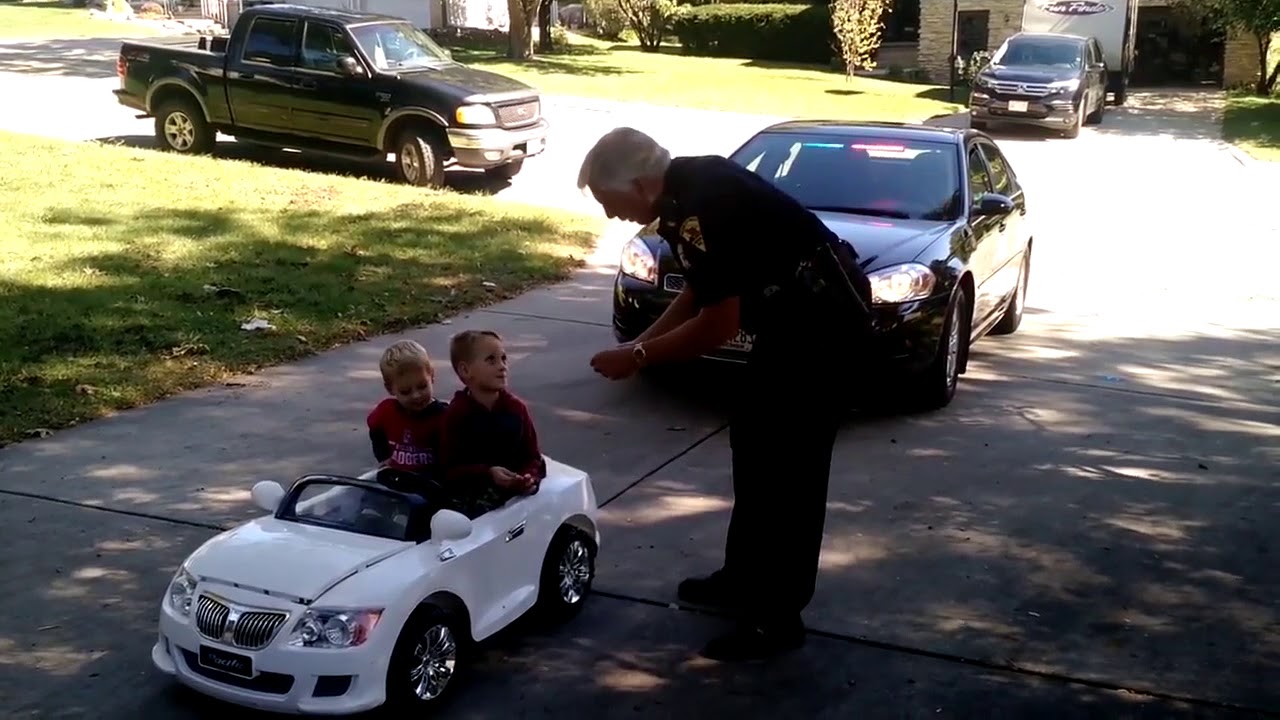 Portage Police Chief pulls over kids in toy car