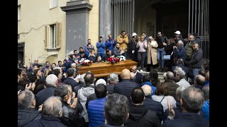 Napoli, i funerali di Vincenzo Garzillo vittima dell'esplosione di Suviana