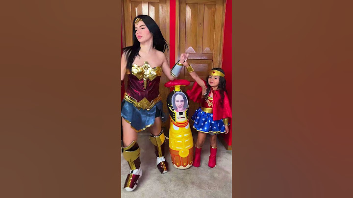 MI HERMANITA SE ENFRENTA A MI VECINA MALVADA !!