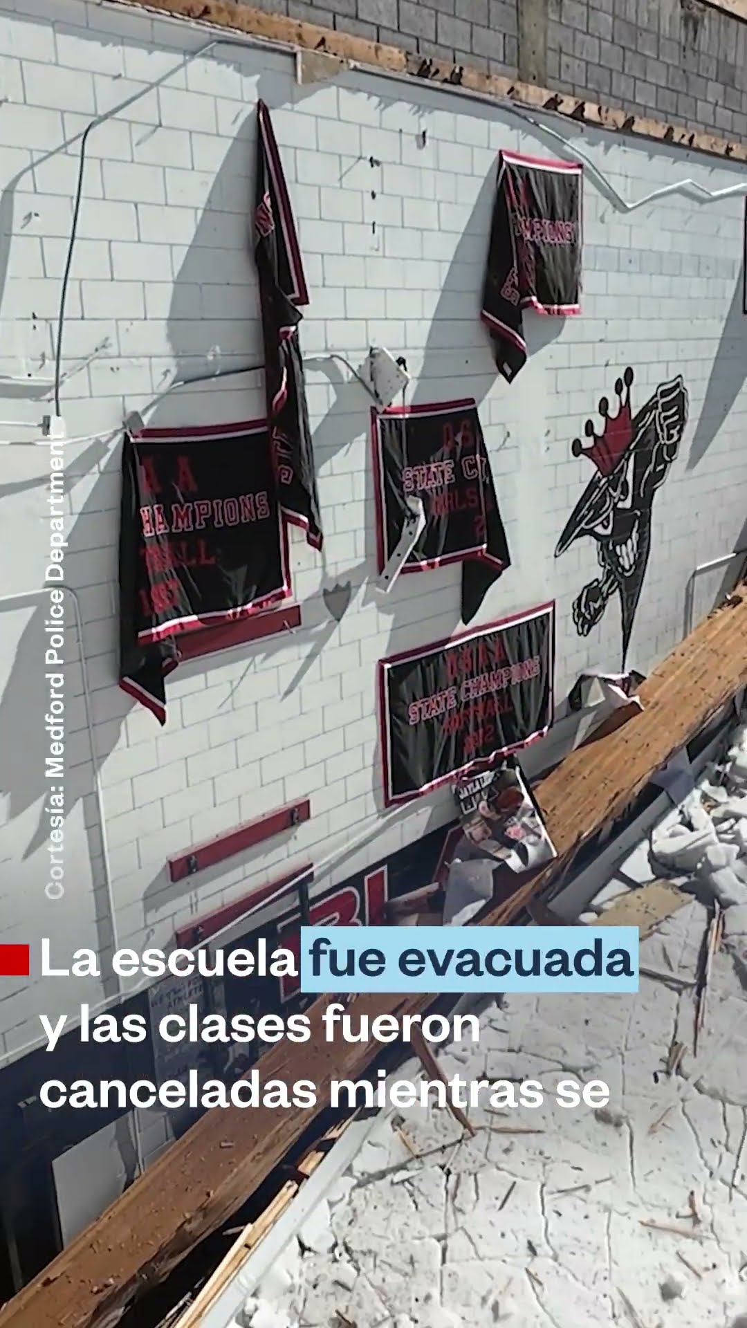 tormenta invernal provocó el derrumbe del techo del gimnasio del instituto North Medford