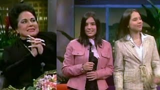 Video-Miniaturansicht von „2009: Flor Silvestre presenta a sus nietas Susana Aguilar y Majo Aguilar, hijas de Toño Aguilar“