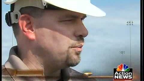 1 dead, 2 hurt in scaffolding collapse