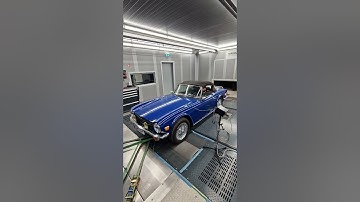 Triumph TR6 von 1976 mit Weber DCOE 40 auf dem Leistungsprüfstand