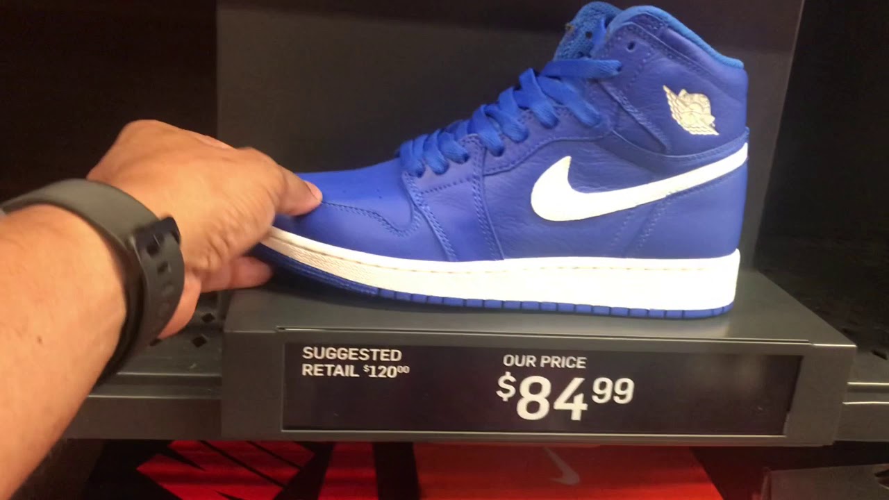 CHECKING OUT THIS NIKE OUTLET IN ORLANDO FL