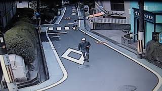 大阪　拳銃強奪事件　防犯カメラに容疑者とみられる男