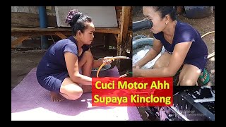 Cari Rejeki Cuci Motor Jadi Basah Semua