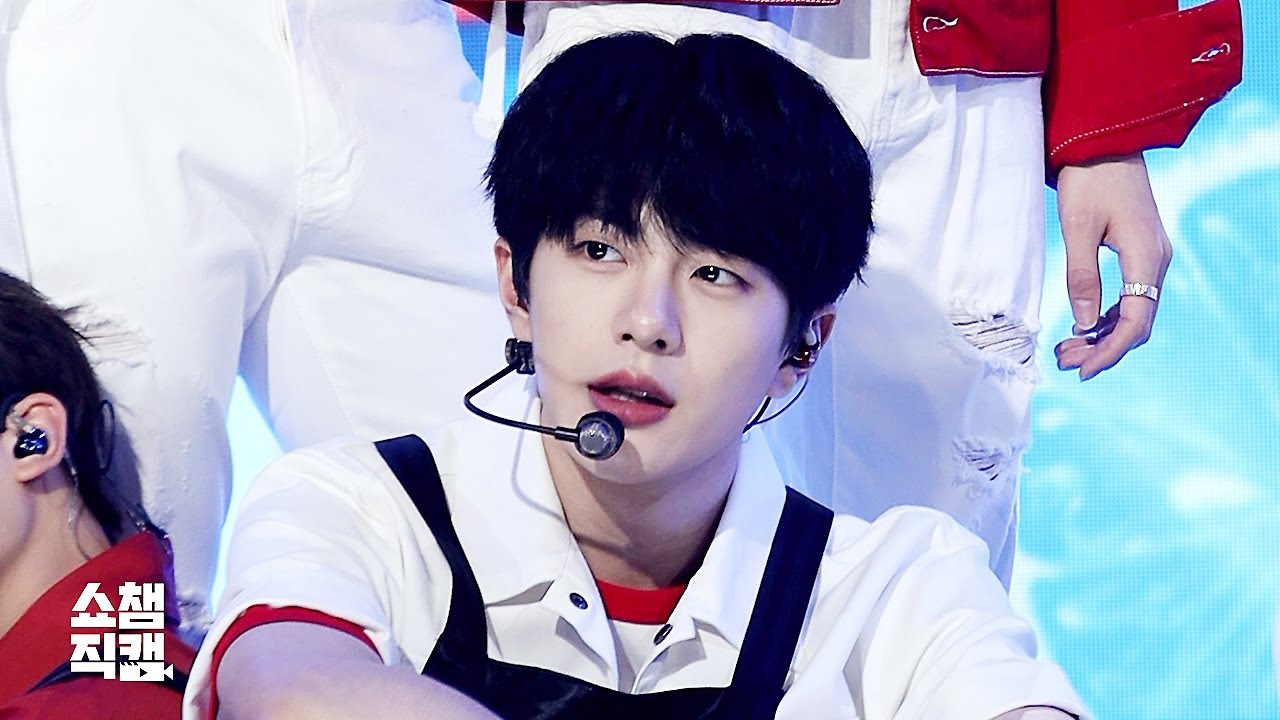 ボミン「훅 들어와 (OMG)」公式Fancamのサムネイル