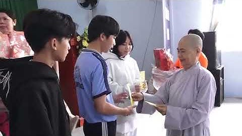 TRAO HỌC BỔNG KHUYẾN HỌC CHO HỌC SINH CÓ HOÀN CẢNH KHÓ KHĂN