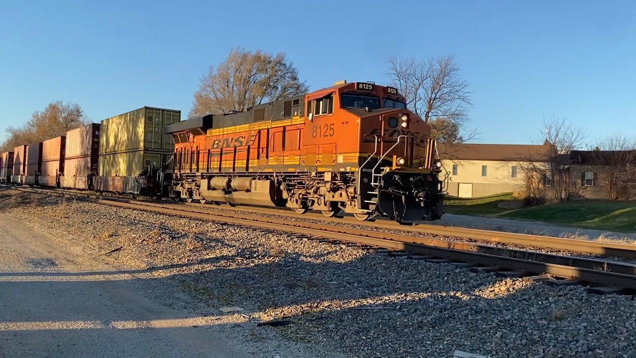 BNSF Intermodal Train Rolls On By  Thru Chadwick! 11/15/2025