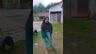 Download Lagu TOLONG DI ANGKAT 😬😬😬 #comedy #funny #shortvideo #trendingshorts #viralshort MP3