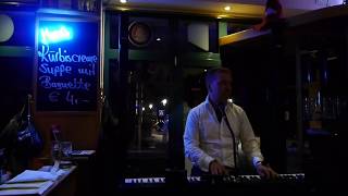 Wolfgang Liebert sings Podmoskovnye Vechera (live at Green Island)