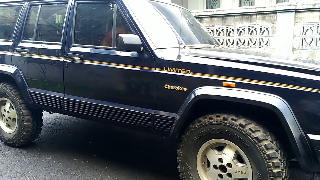 CHEROKEE LIMITED COUNTRY 4  0 AT 4x4  1994 Jual Beli Mobil  