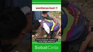 MOMEN PENGANTIN PRIA INI MINTA GENDONG