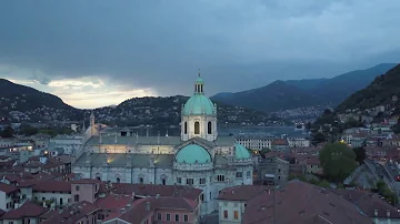Che stile è il Duomo di Como?