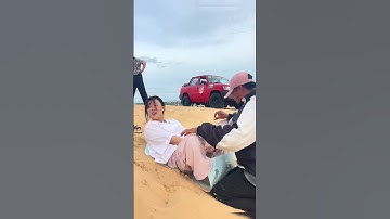 Em gái Hàn Quốc trượt cát, Trượt Cát Mạo Hiểm 🏂 Tốc Độ Chóng Mặt 025 | Sandboarding Vietnam #Shorts