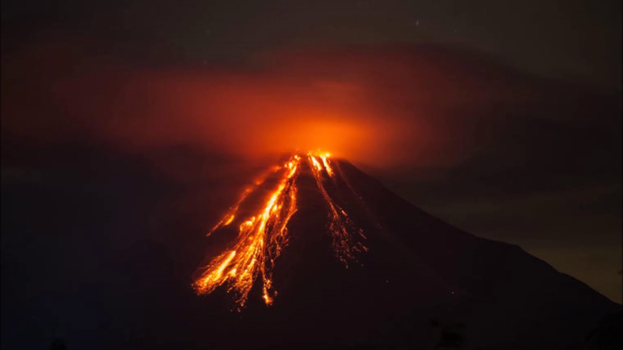 Mexico's Colima volcano in fiery explosion - YouTube