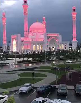 MASJID WARNA WARNI, Masjid di Rusia berganti warna setiap 5-10 detik, MASHAAALLAH!!