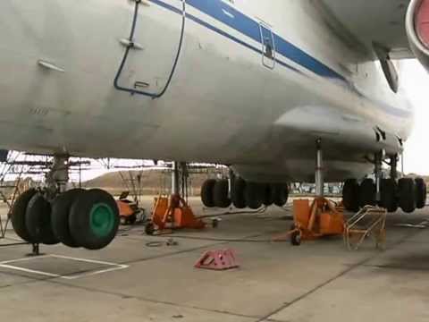 Гонка шасси на самолёте Ил-76 / Race chassis on IL -76