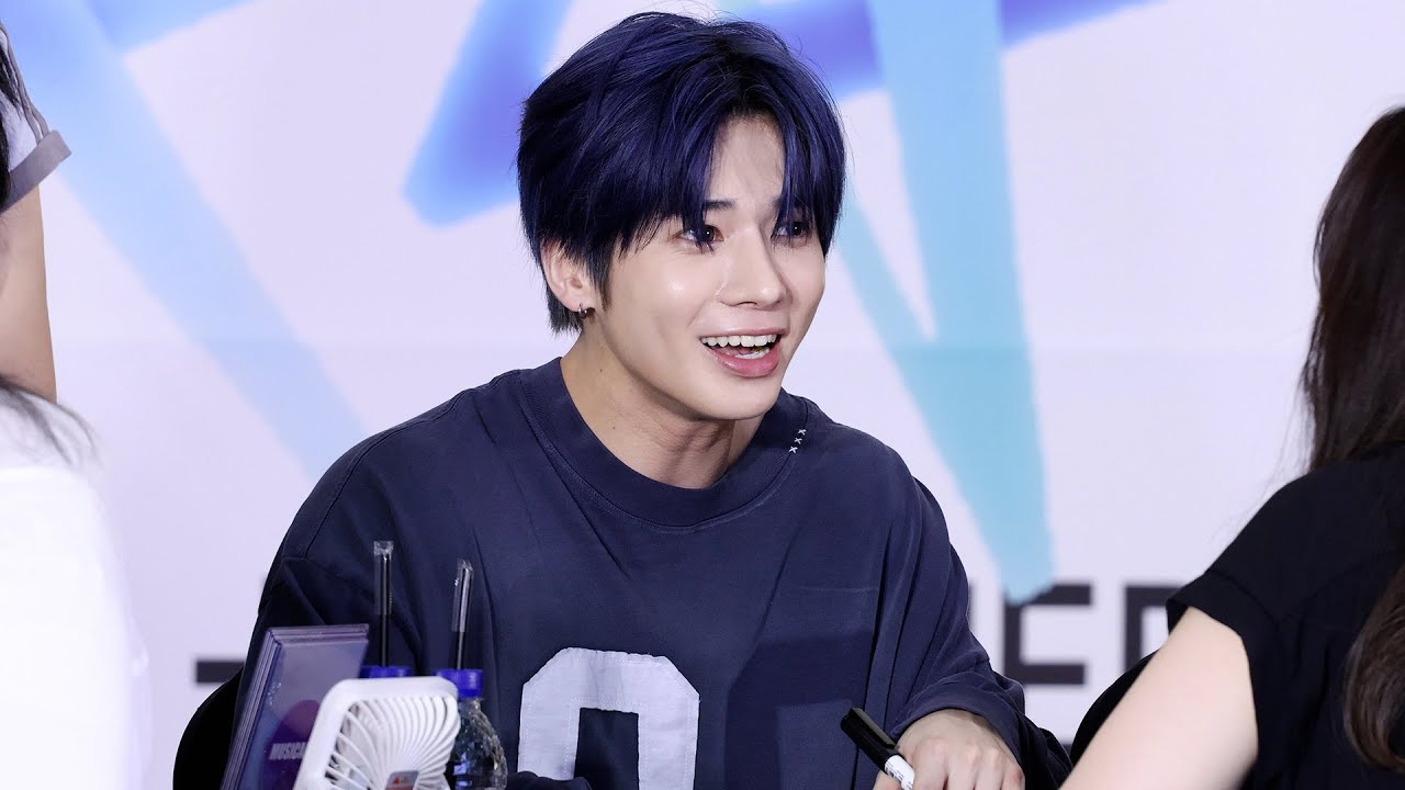 TXT 'TAEHYUN' 사인 중인 태현 (투모로우바이투게더) 'The Star Chapter: TOGETHER' FANSIGN EVENT | 250723