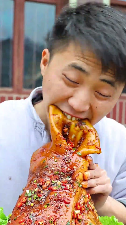 mukbang | pig head | Spicy Pork Head | funny mukbang | funny video | fatsongsong and thinermao